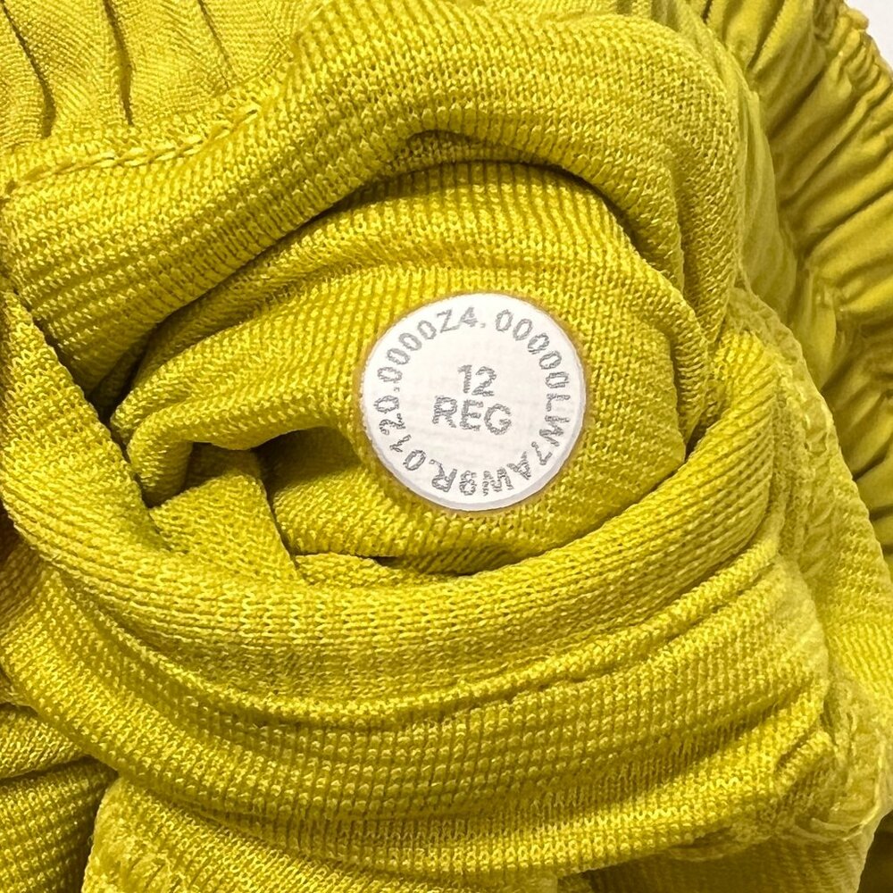 Lululemon Fast & Free Chartreuse Shorts Size 12 - Picture 7 of 7